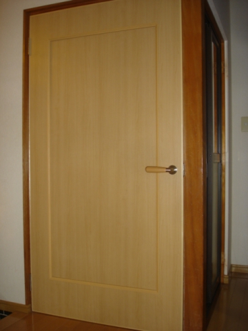 【阿南上中店】木製建具ドアの取替
