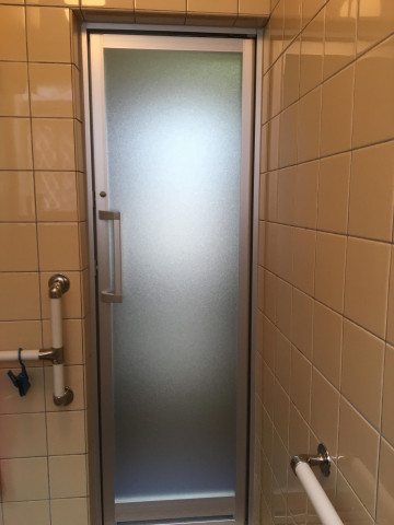 【阿南上中店】浴室ドアの取替